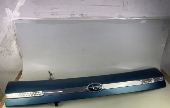 Subaru Outback Trunk door license plate light bar 91711AG040