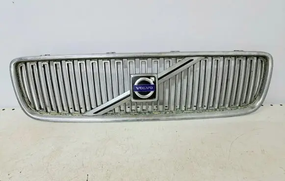 Volvo V70 Front bumper upper radiator grill