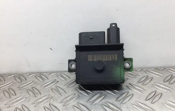 BMW 3 E90 E91 Glow plug pre-heat relay 7800156 780015605