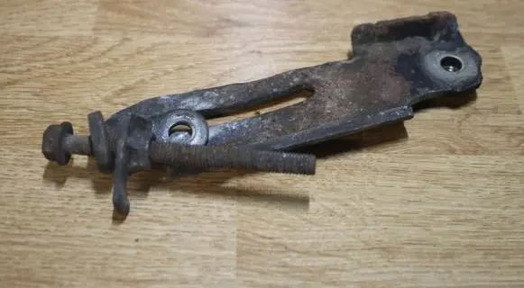 Toyota Auris 150 Alternator belt tensioner 