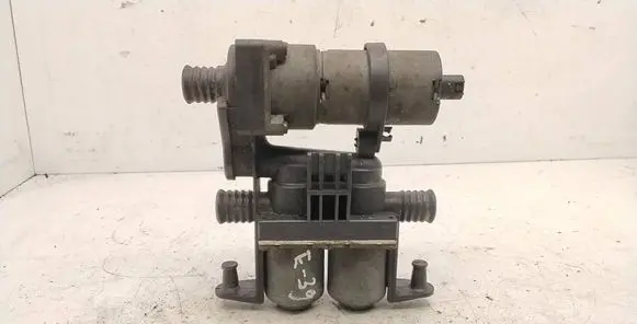 BMW 5 E39 Coolant heater control valve 8372004 1147412119