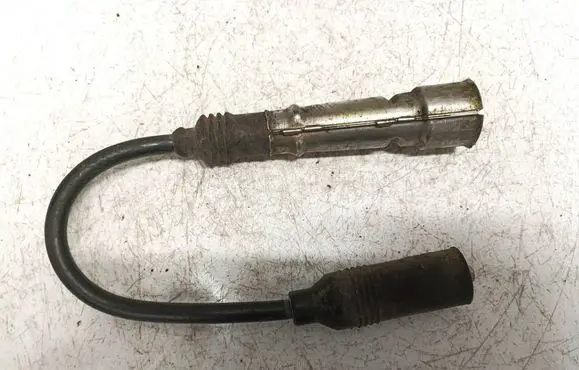 Volkswagen Golf III Ignition plug leads 036035255e 0300072106