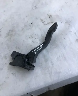 Volkswagen Tiguan Accelerator throttle pedal 5q1723503