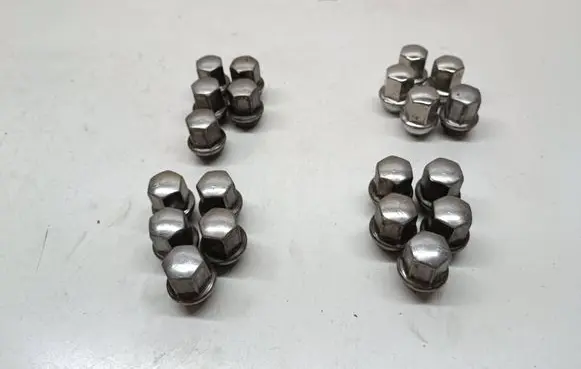 Jeep Grand Cherokee Nuts/bolts 