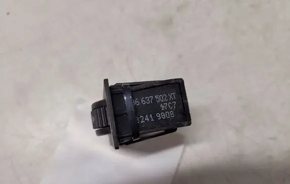 Citroen C4 Grand Picasso Seat heating switch 96637502XT 32419808