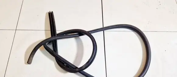 Mazda 2 Rubber seal front coupe door 