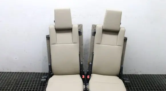 Land Rover Discovery 4 - LR4 Third row seats 