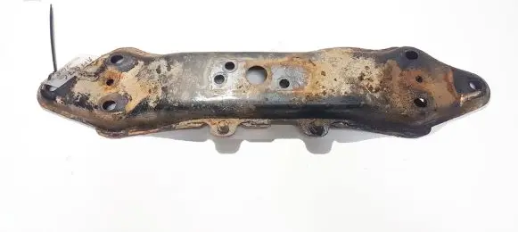Subaru Legacy Engine mounting bracket