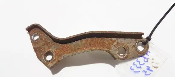 Subaru Legacy Engine mounting bracket