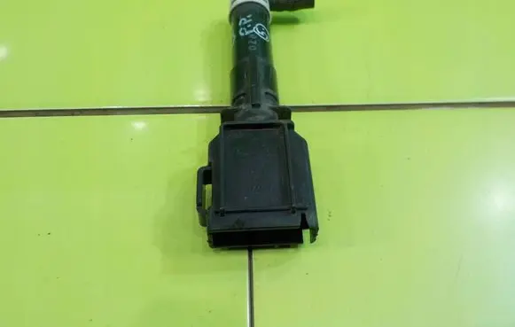 Mazda CX-7 Headlight washer pump EH665182X