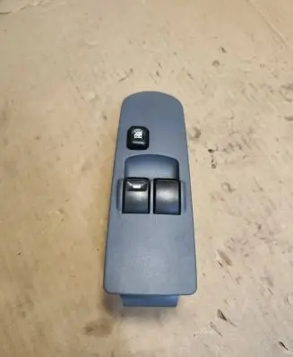 Mitsubishi Colt Electric window control switch 8608A076 F000152 C8DD524MUK