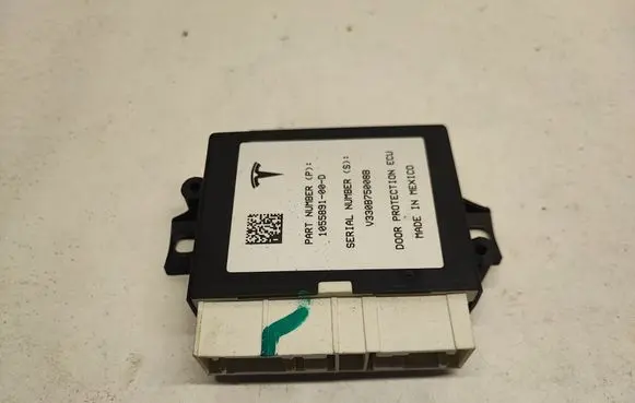 Tesla Model X Door control unit/module 105589100D