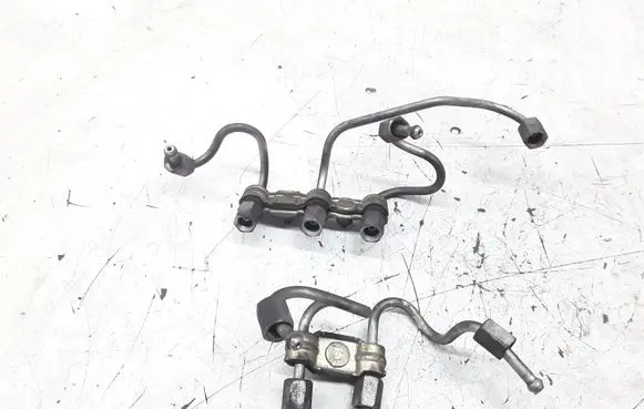 Toyota Yaris Fuel injector supply line/pipe 