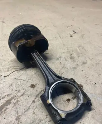 Volkswagen PASSAT B6 Piston with connecting rod 82403 06BH