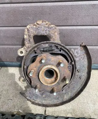 Nissan Pathfinder R51 Rear wheel hub spindle/knuckle 