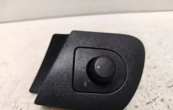 Skoda Octavia Mk1 (1U) Wing mirror switch 1U1867185C
