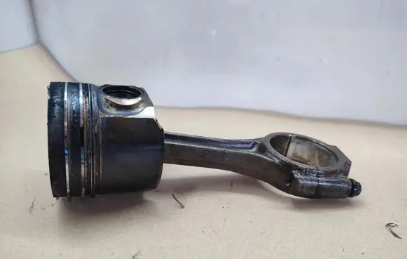 Piston with connecting rod