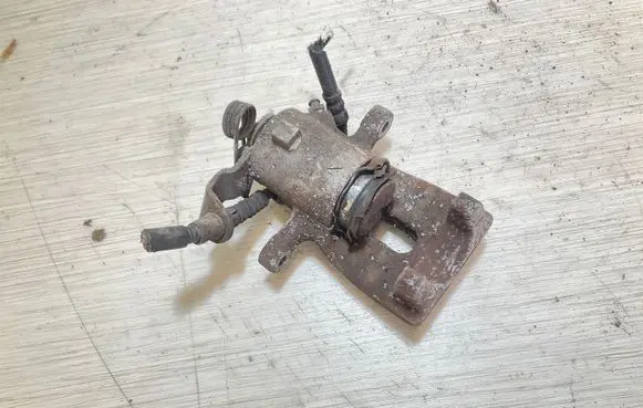Opel Zafira B Rear brake caliper
