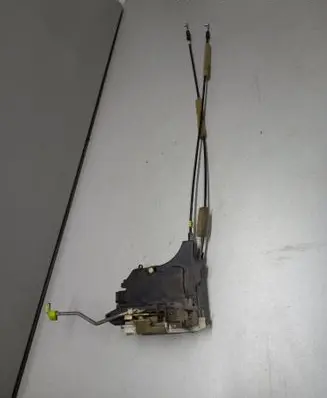 Mitsubishi Grandis Front door lock