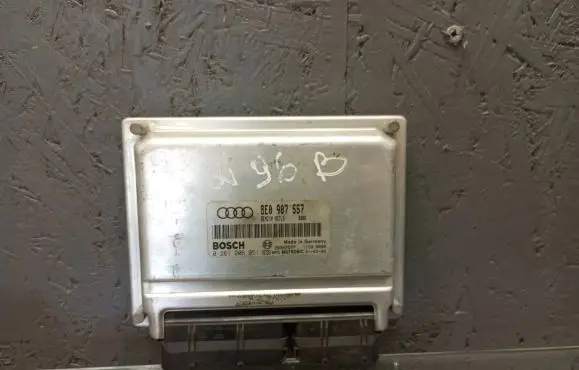 Audi A4 S4 B6 8E 8H Engine control unit/module 8E0907557 26SA7577 0261206051
