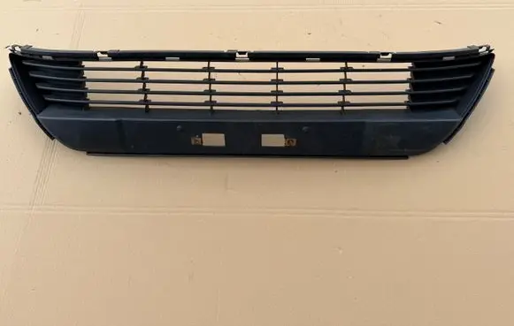 Toyota Avensis T270 Front bumper lower grill 5311205090