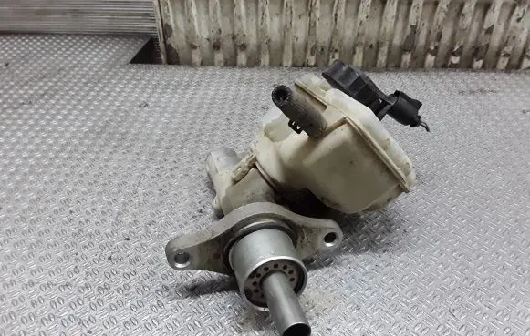 Volkswagen Caddy Master brake cylinder 1K1311301C