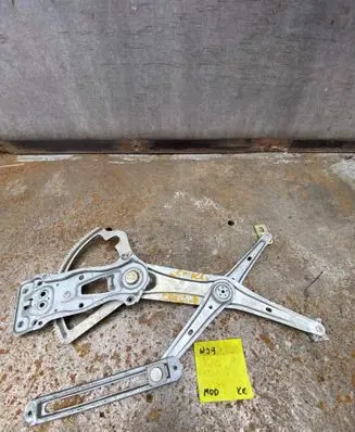 Mercedes-Benz C AMG W203 Front door manual window regulator 