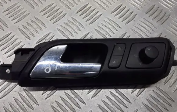 Volkswagen Polo IV 9N3 Front door interior handle 6Q1837247