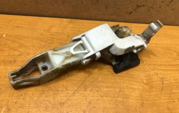 Hyundai i30 Front door exterior handle/bracket 