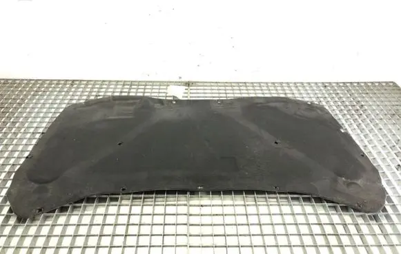 Engine bonnet/hood sound/heat insulation
