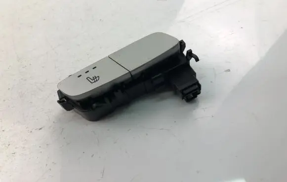 Mercedes-Benz C W205 Seat heating switch A2139057302