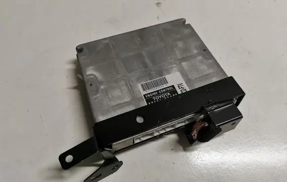 Toyota Avensis T250 Engine control unit/module 8966105690