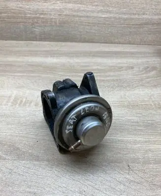 Seat Leon (1M) EGR valve 038131501AN 038129637D