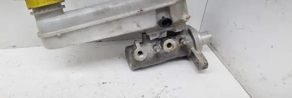 Master brake cylinder