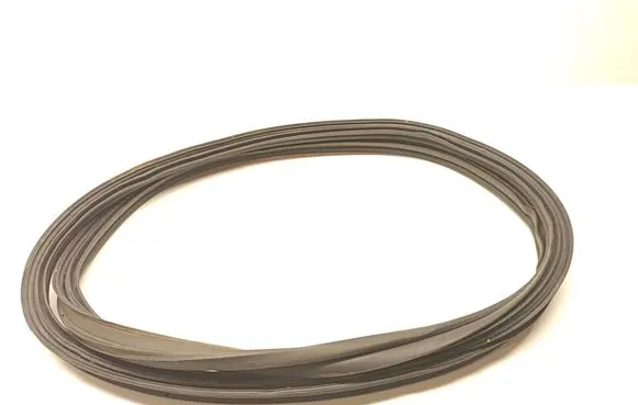 Trunk rubber seal (body)