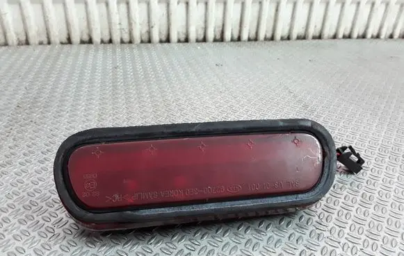 KIA Sorento Third/center stoplight