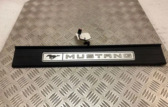 Ford Mustang VI Front sill trim cover FR3B6313222CHW