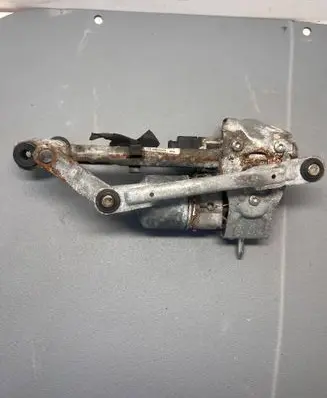Volkswagen Touran I Front wiper linkage and motor 1T0955024E