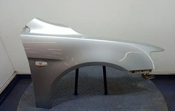 Mitsubishi Lancer VIII Fender
