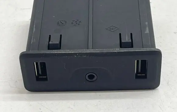 Renault Kadjar USB socket connector 280239732R DQ15429264