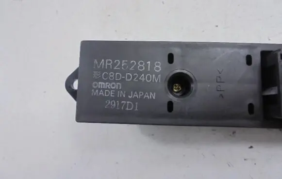 Mitsubishi Galant Electric window control switch MR252818