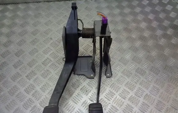 Dacia Sandero Brake pedal 