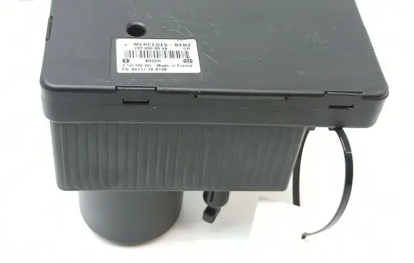 Mercedes-Benz CLK A209 C209 Central locking vacuum pump 2038000048 0132006365 FD04117100139