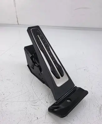 Accelerator throttle pedal