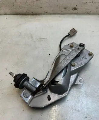 Renault Megane I Rear window wiper motor 8200028554