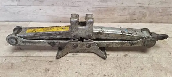 Toyota Corolla Verso E121 Lift Jack 0911120110