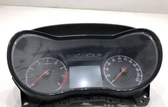Opel Corsa E Speedometer (instrument cluster) 39204203