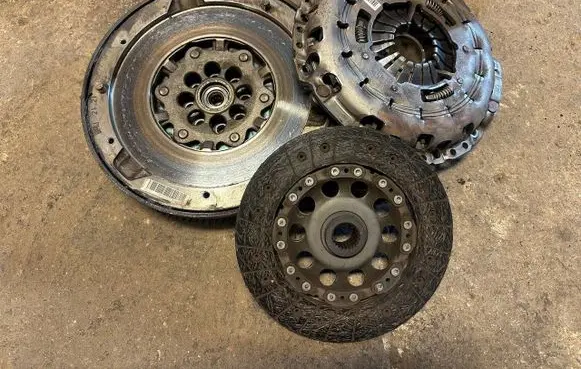 BMW 3 E90 E91 Clutch set kit 757747902 7567831