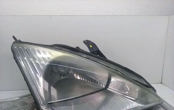 Ford Focus Headlight/headlamp 94219423