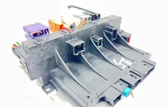 Mercedes-Benz S W220 Fuse module A0325458232